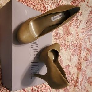 Jennifer Lopez gold shoes.